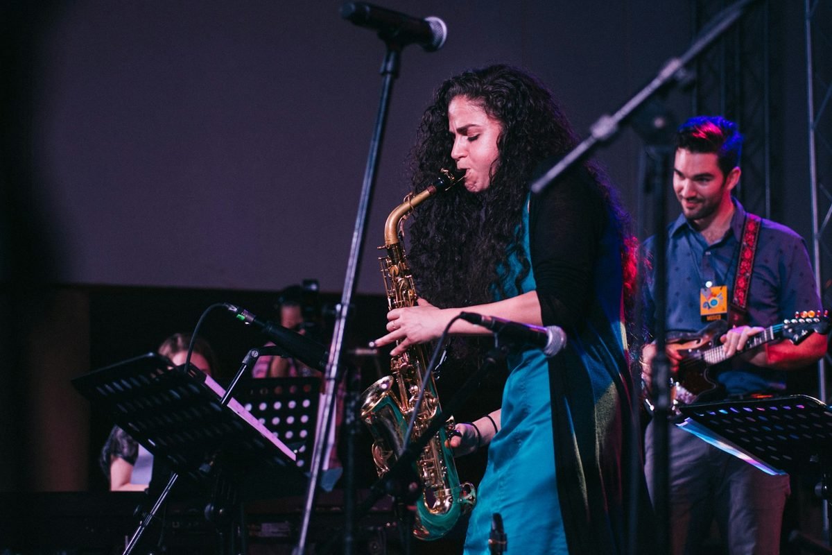Saxofonista en vivo - Saxofonista Solista Vs Duo Vs Banda